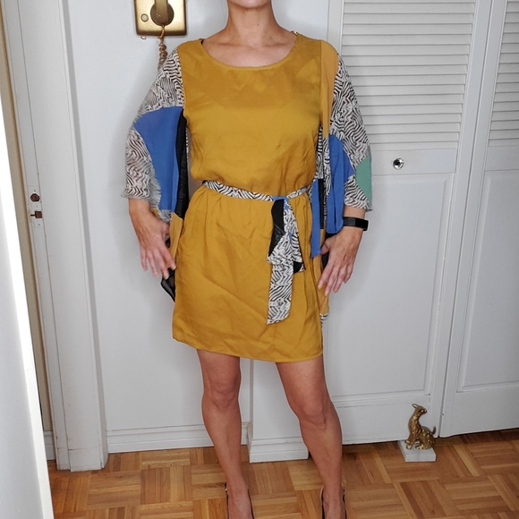 Flowy Sleeves Dress - Picture 9 of 15